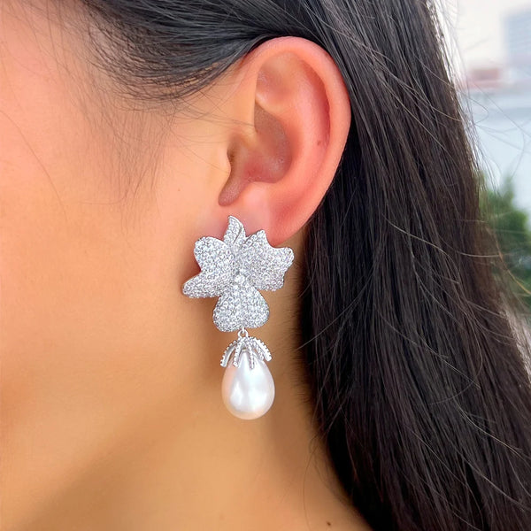 CWWZircons Fancy Cubic Zirconia White Gold Color Big Leaf Flower Shape Dangling Drop Long Pearl Earrings for Women Party CZ507