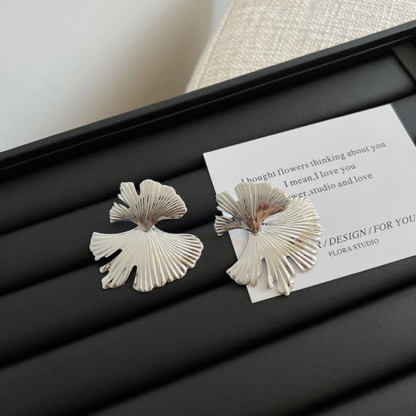 Ginkgo Leaf Shape Woman Earrings Lightweight Versatile Personality Earrings for Birthday Stage Party Show Balls